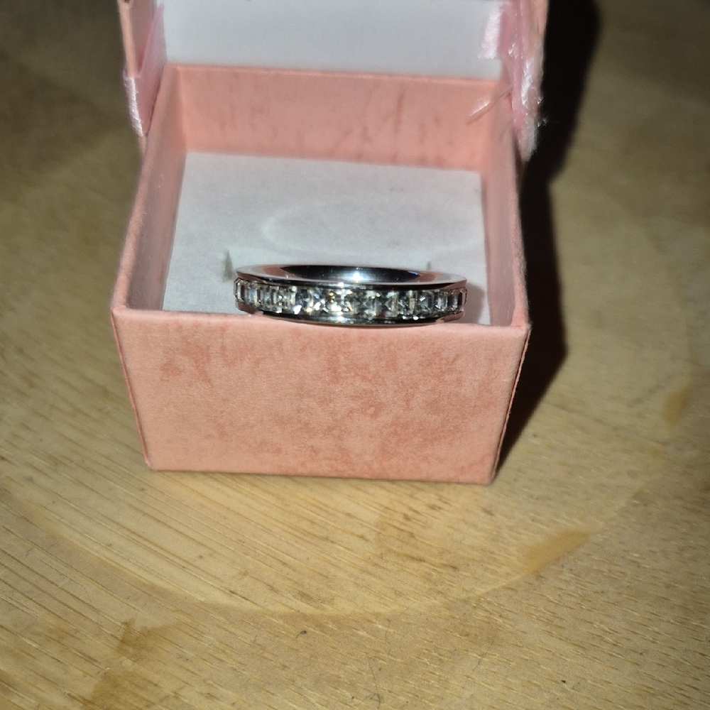 Dazzling Silver Ring with Clear Stones